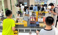 “他已经在机器前坐了3小时”，现在成都小学生圈最火的是3D打印机