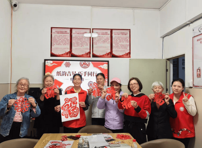 物业费6毛收不上，涨价后几乎收满！深圳一30多年老小区，改变如何发生？
